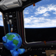 Imagen para el artículo titulado El peluche que Elon Musk envió al espacio se agotó en tiendas y sus creadores no entendían lo que estaba pasando